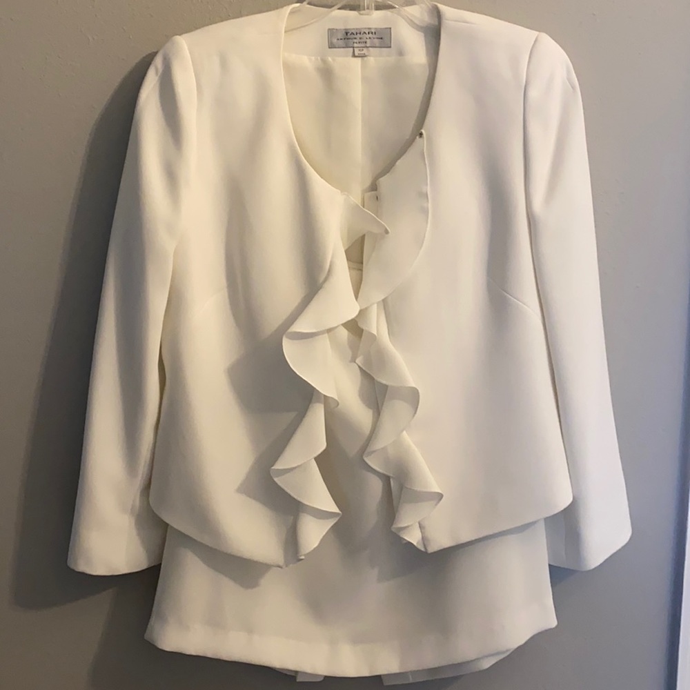 Tahari White Suit Blazer & Skirt Ensemble 10P